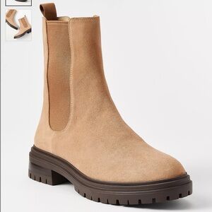 NIB Ann Taylor Suede Lug Sole Chelsea Booties Size 8.5